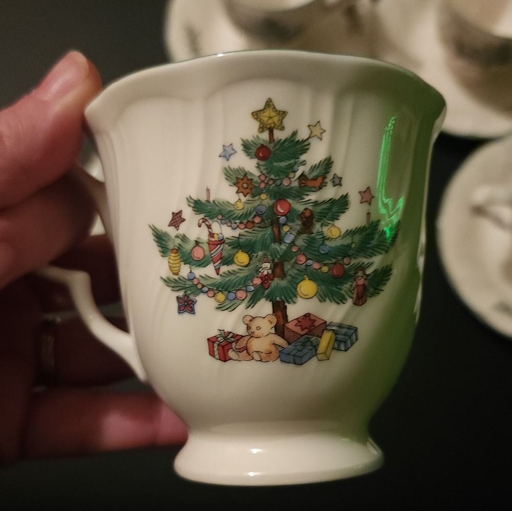 Happy Holidays Saucers And Cups Nikko Japan